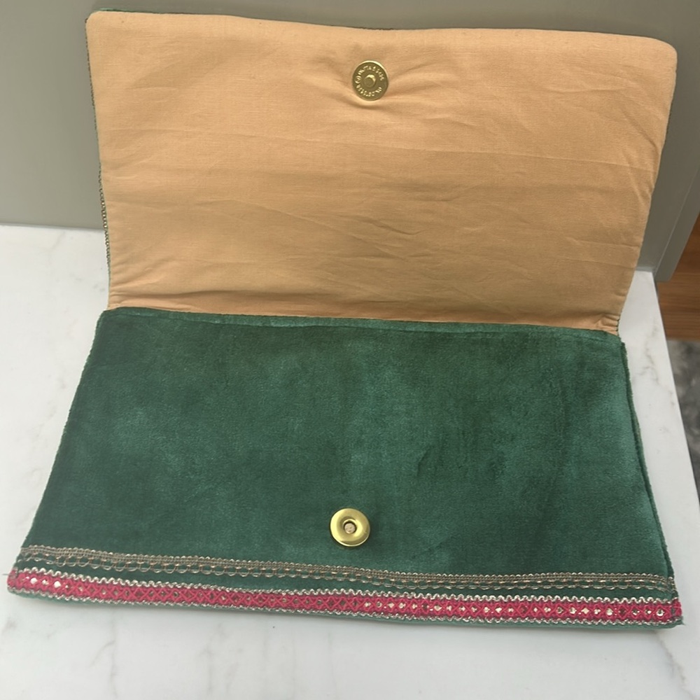 Bead the Best Green Velvet Beaded Clutch - Picture 4 of 9
